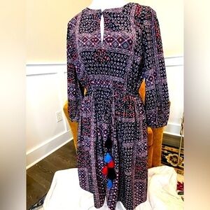Loft dress SZ SM poly knit navy print dress. Elastic waistline w/tassel tie belt